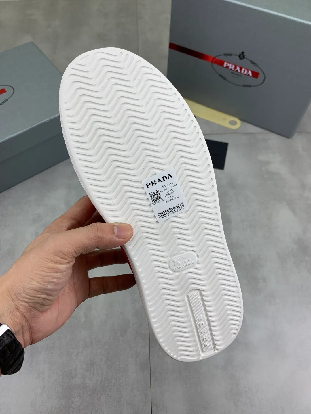 Men's shoes 💰P580💰 [New style] High version official website popular models are on the market, 🆘 Trendy brand (Prada) mainly promotes popular models, avant-garde and versatile fashion men's shoes private version mold opening, cowhide surface splicing 1:1.. Fashionable and simple, original imported cowhide lining cowhide feet; the atmosphere and personality are more fashionable, eye-catching and pursuing class. It will subvert the old idea and be a must-have for fashion trendsetters with you! Must keep it for yourself! Tall and comfortable, large and low, high-end quality workmanship. Size: 38-44 6️⃣colors available.